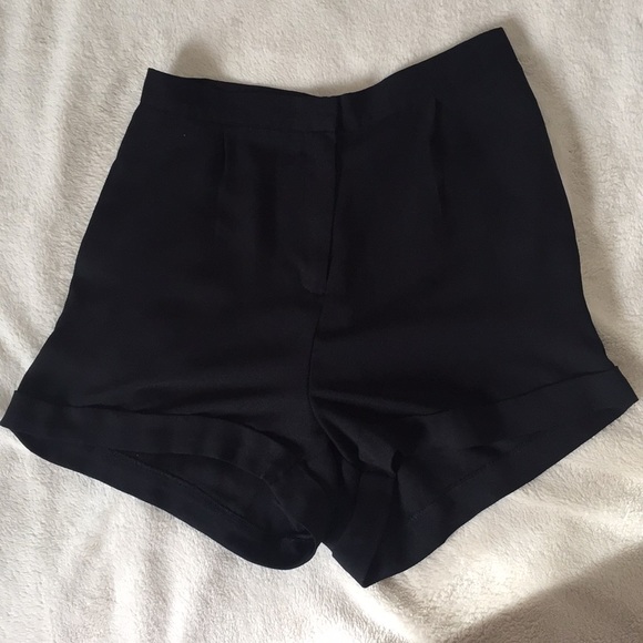 Black flouncy shorts - Picture 1 of 1